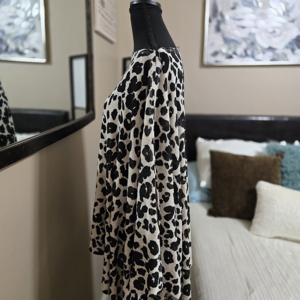 Leopard Print Women's Poncho NWOT Never Worn! - Picture 2 of 8
